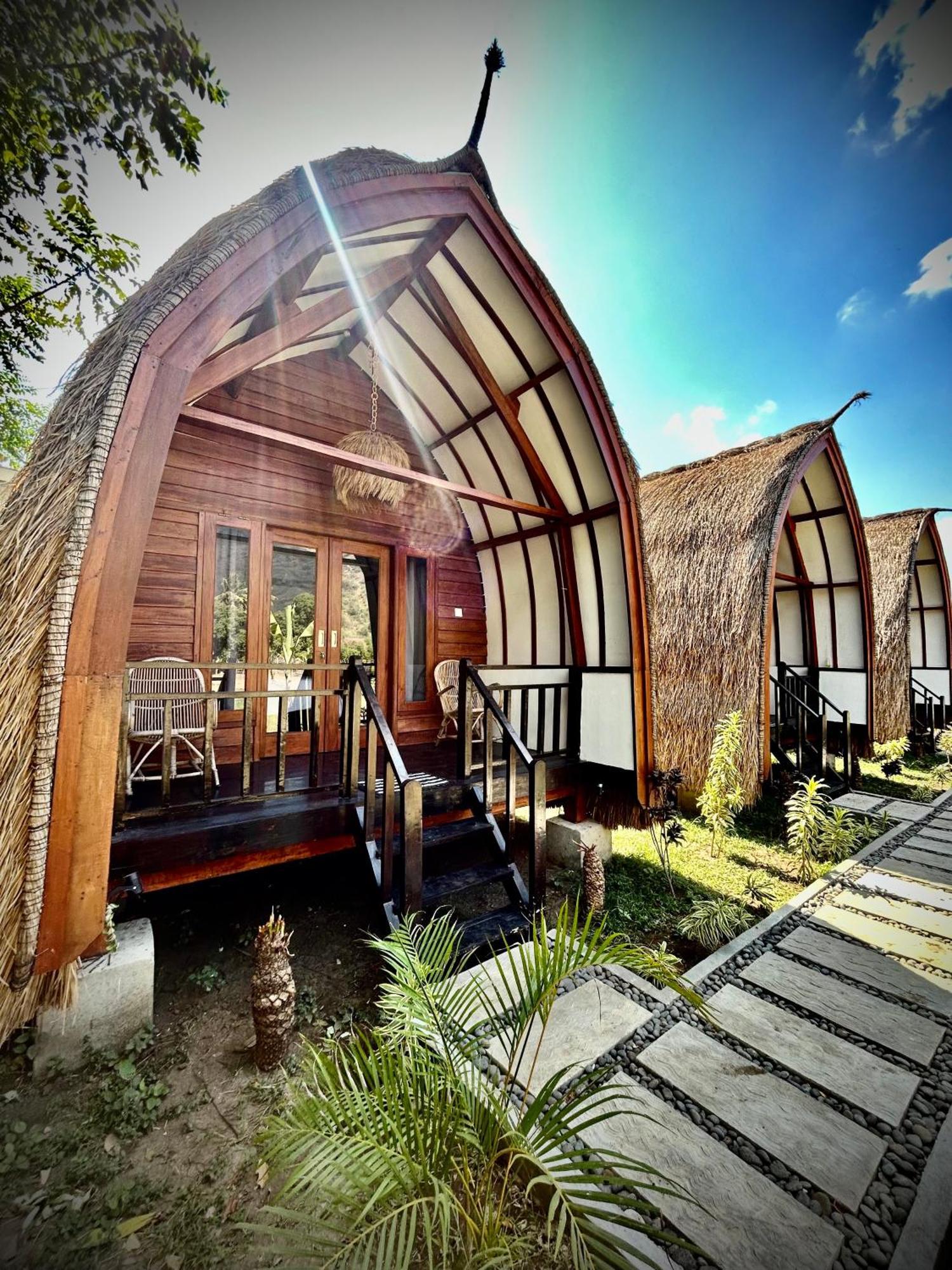 Damai Bungalows Maluk Exterior photo